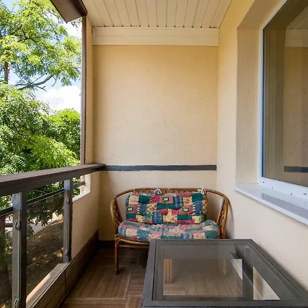 Five Guests Close To City Center And Sea Garden