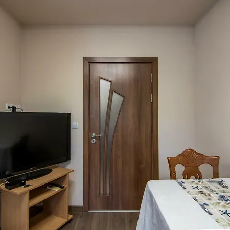 Five Guests Close To City Center And Sea Garden Apartament Warna