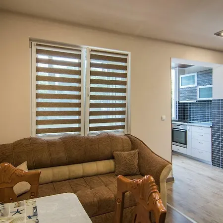 Five Guests Close To City Center And Sea Garden Apartament