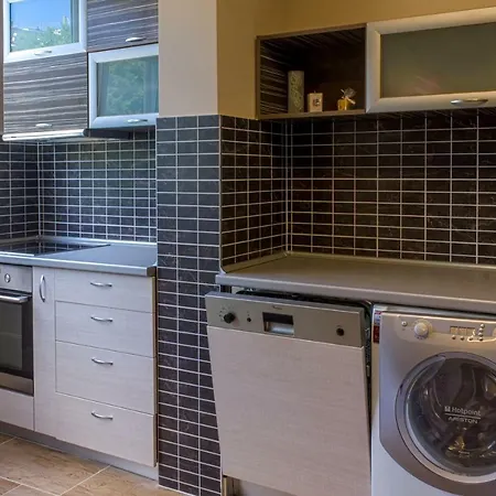 Five Guests Close To City Center And Sea Garden