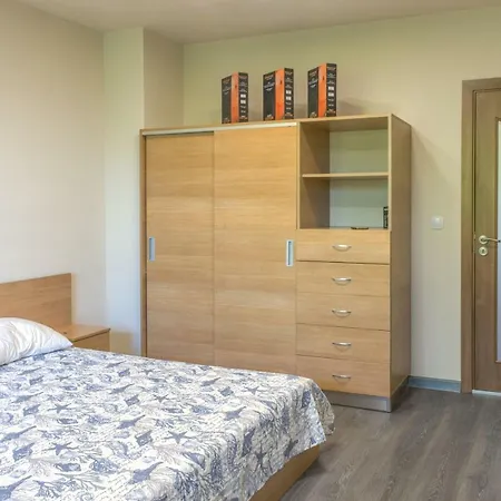 Five Guests Close To City Center And Sea Garden Apartament Warna