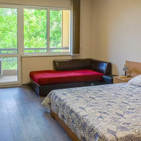 Five Guests Close To City Center And Sea Garden Apartament Warna
