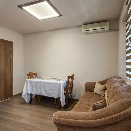 Apartament Five Guests Close To City Center And Sea Garden Warna