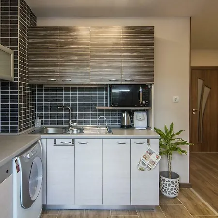 Apartament Five Guests Close To City Center And Sea Garden